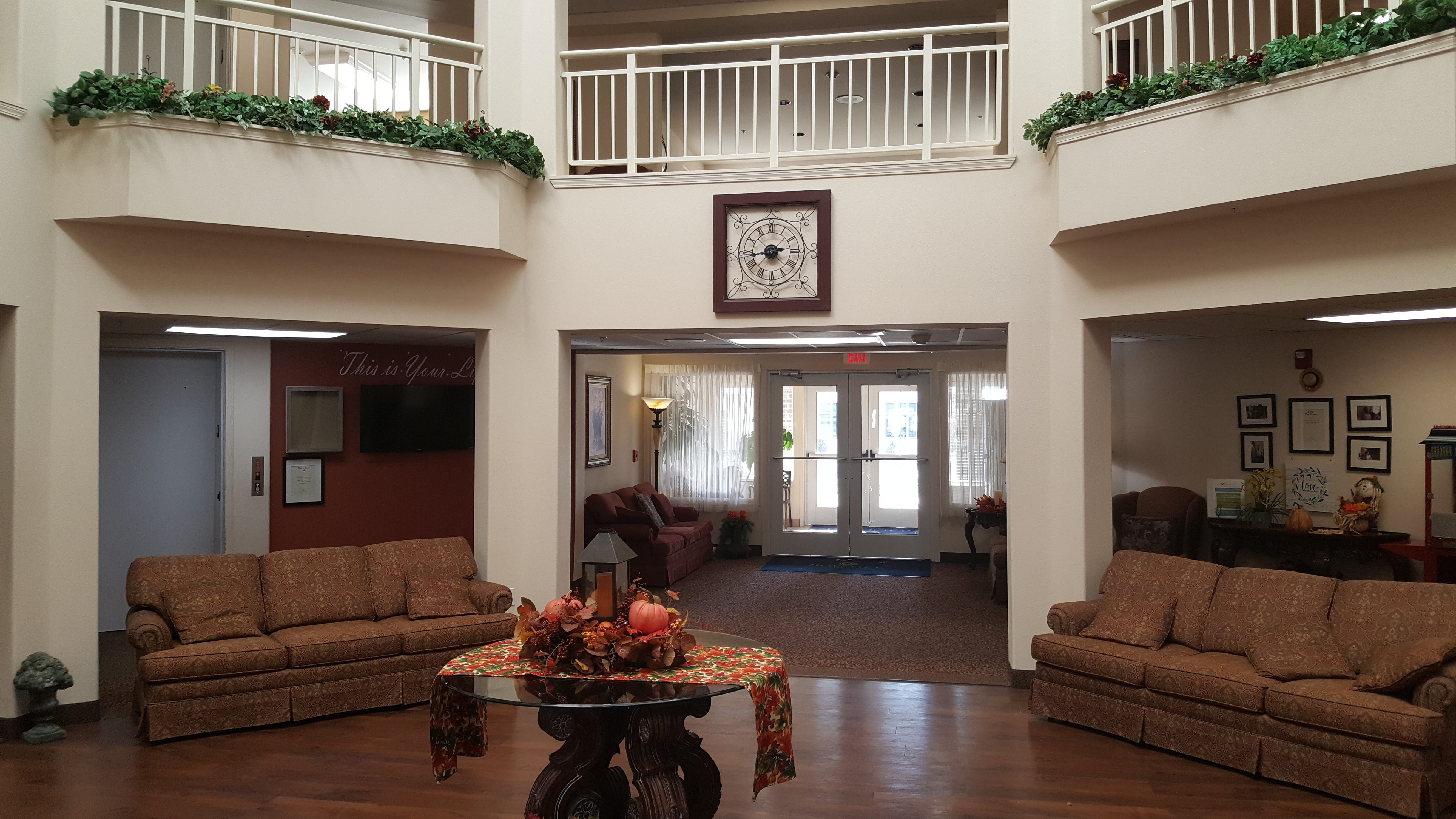 Solstice at Lee’s Summit_Atrium-min